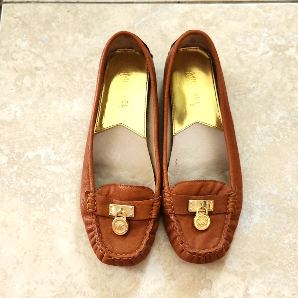 MICHAEL KORS LOAFERS SIZE 7.5